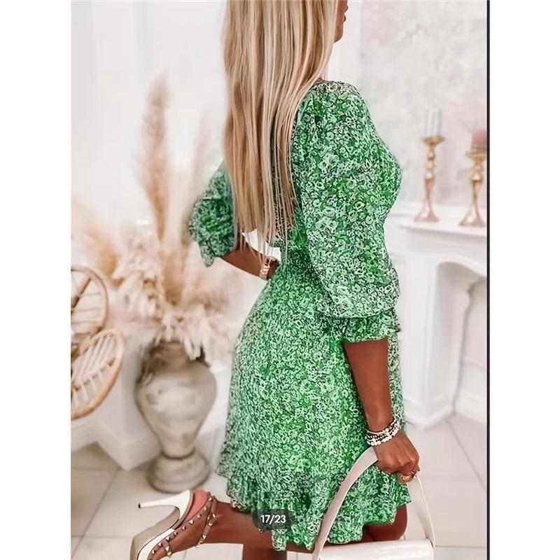 Юбка средней длины, пуловер с бохо-принтом и короткими рукавами, цветочное платье