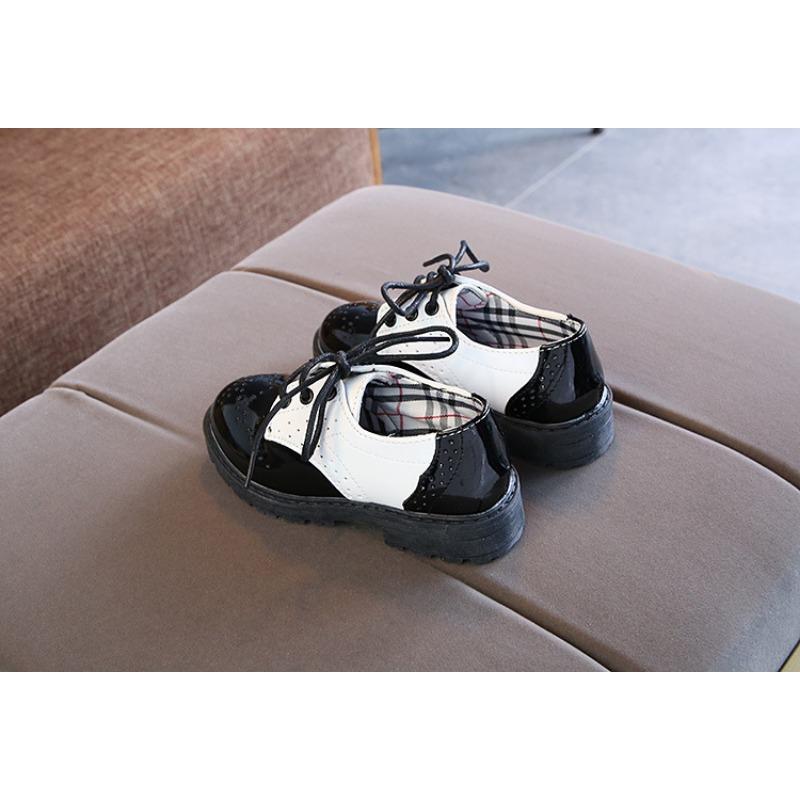 Новые детские кожаные туфли, студенческие туфли для выступлений, модные лакированные туфли на шнуровке для девочек, детская обувь для мальчиков