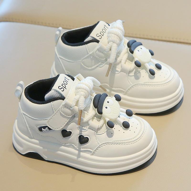 Детская спортивная обувь 2025 весна и осень для девочек маленькие белые туфли мультяшные высокие кеды для мальчиков повседневная обувь на доске мягкая подошва детская обувь