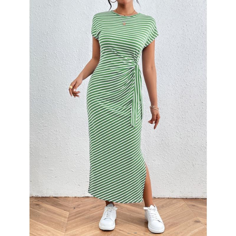Платья в полоску приталенного силуэта с приталенной талией, слим-разрезом и круглым вырезом, женские платья