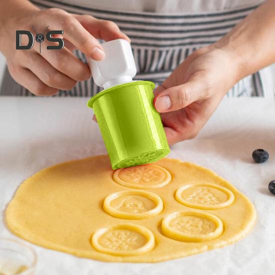 Christmas Cookie Stamps Set 6 Styles Cookie Cutters Molds Plunger Non-Stick Homemade Christmas Cookies Embossing Mold Chocolate Fondant Mooncake