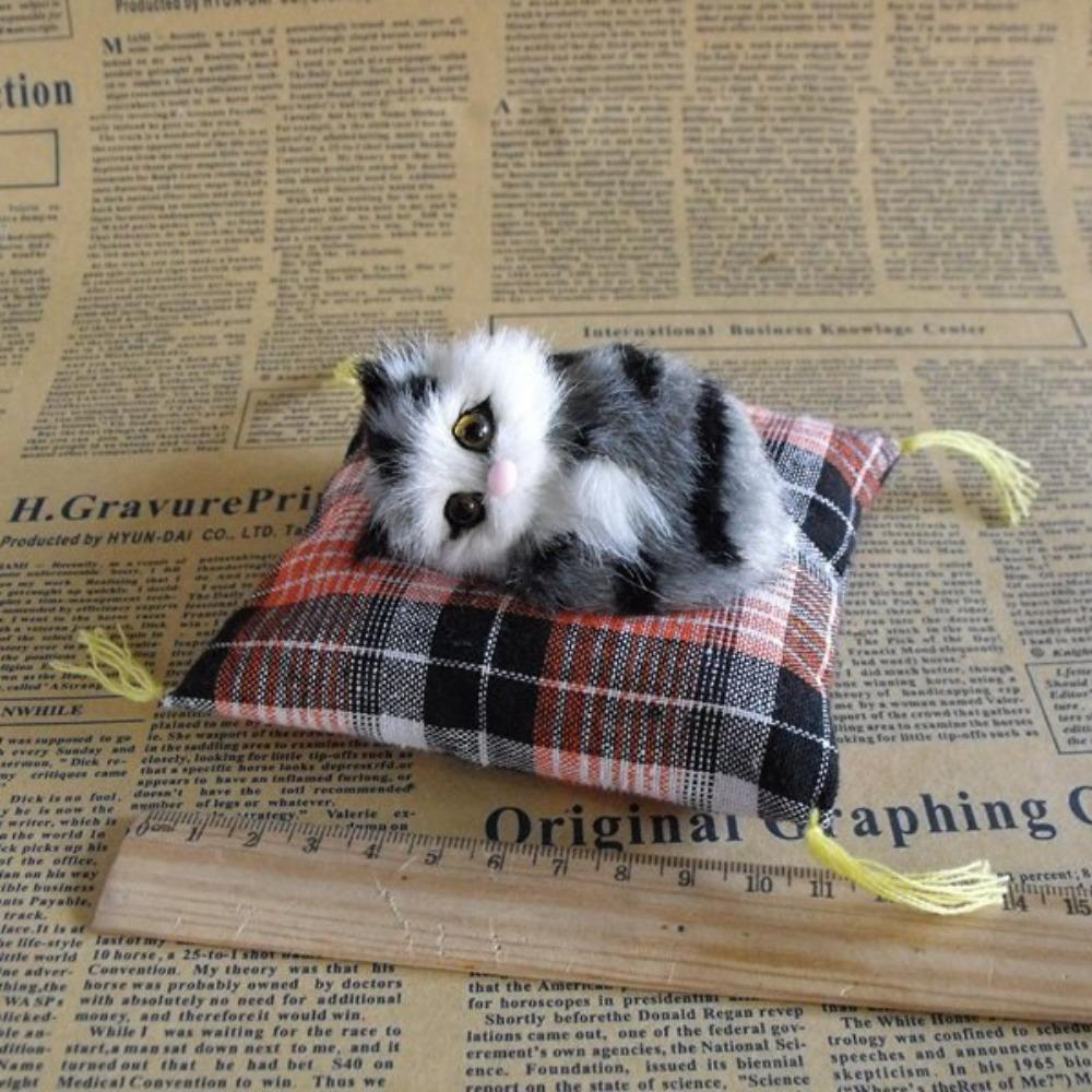 Мини Каваи Котенок Спящие Кошки Реалистичная Ткань Имитация Меха Кошка на Подушке Изысканный Подарок Кошке