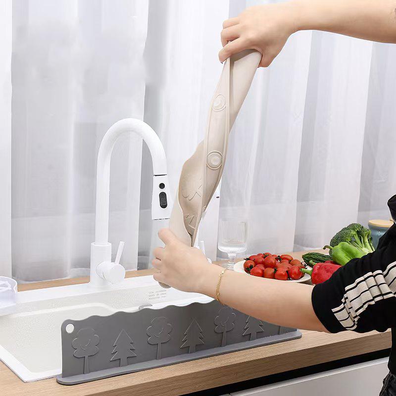 Kitchen Silicone Sink Countertop Water Splash Guard Reusable Waterproof Splashboard Home Splash Sink Baffle Board Gadgets