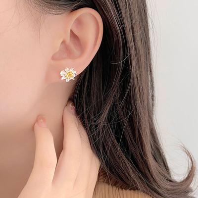 Контрастные цветные серьги-цветы Niche Temperament Daisy Серьги Light Luxury High-end Design New Style