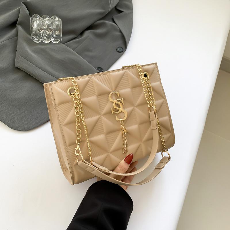 Женская сумка на цепочке, новая, высококачественная, легкая, роскошная сумка через плечо с кисточками, модная и стильная, сумка через плечо, маленькая квадратная сумка для поездок на работу, сумка через подмышку