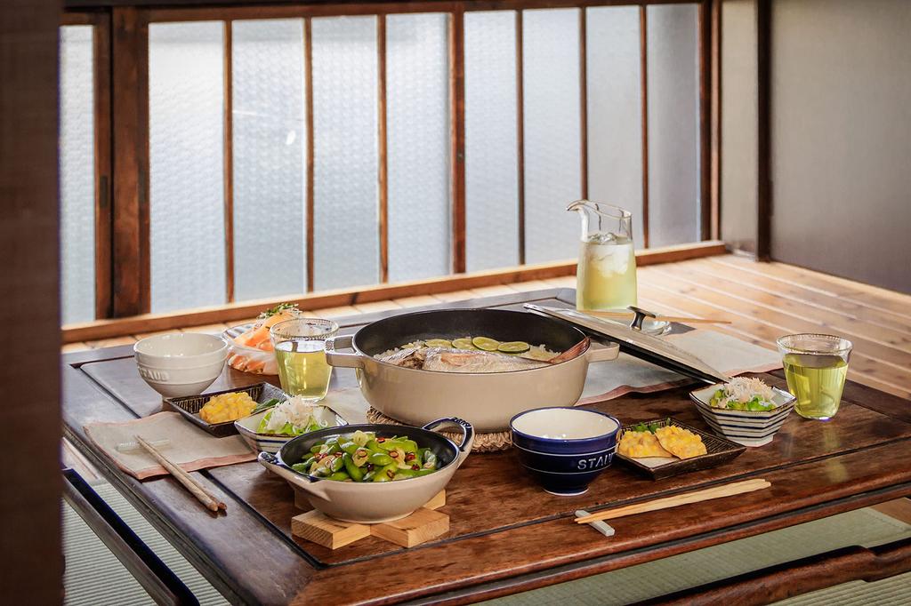 Staub Saute Pan Linen 26cm Vintage Knob Large Two Hand Cast Enamel Pot Shallow Sukiyaki Compatible with IH Japanese Product with Serial Blaiser