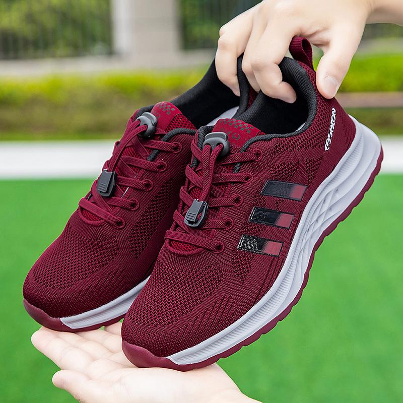 Популярная осенняя новинка - летающая плетеная обувь для пожилых людей, мужская и женская обувь для мам, повседневная обувь из нескользящей дышащей сетки для пар