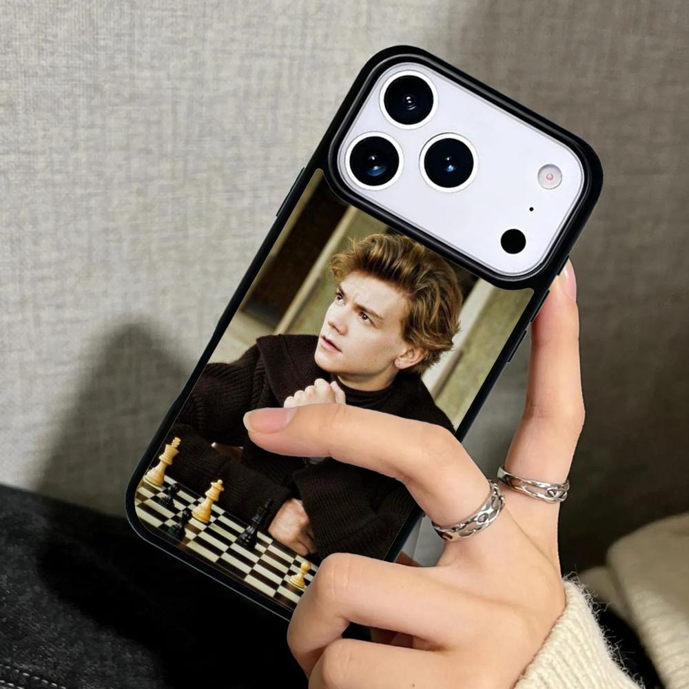 Чехол Case для iPhone 17 Air 16 Pro Max 15 Plus 11 13 Mini 14 12 Задняя крышка телефона Бегущий в лабиринте Томас Сэнгстер Дилан