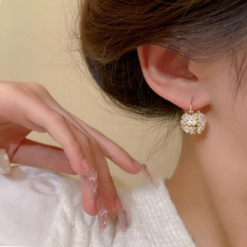 Light Luxury Niche Design Shell Flower Ball Earrings for Women Ins Trendy Internet Celebrity Same Style Flower Earrings