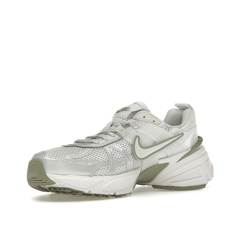 Nike V2K Run Пыль от фотонов Саммит Белый Свет Армейский Светло-серебристый Женская повседневная обувь FD0736-006