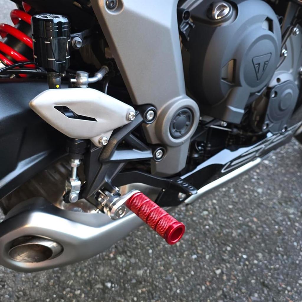 Регулируемый комплект подножек для Triumph Daytona 660, Trident 660, Tiger Sport 660, Street Triple 765/R/S/RS/1200, Speed Twin 900 (титан)