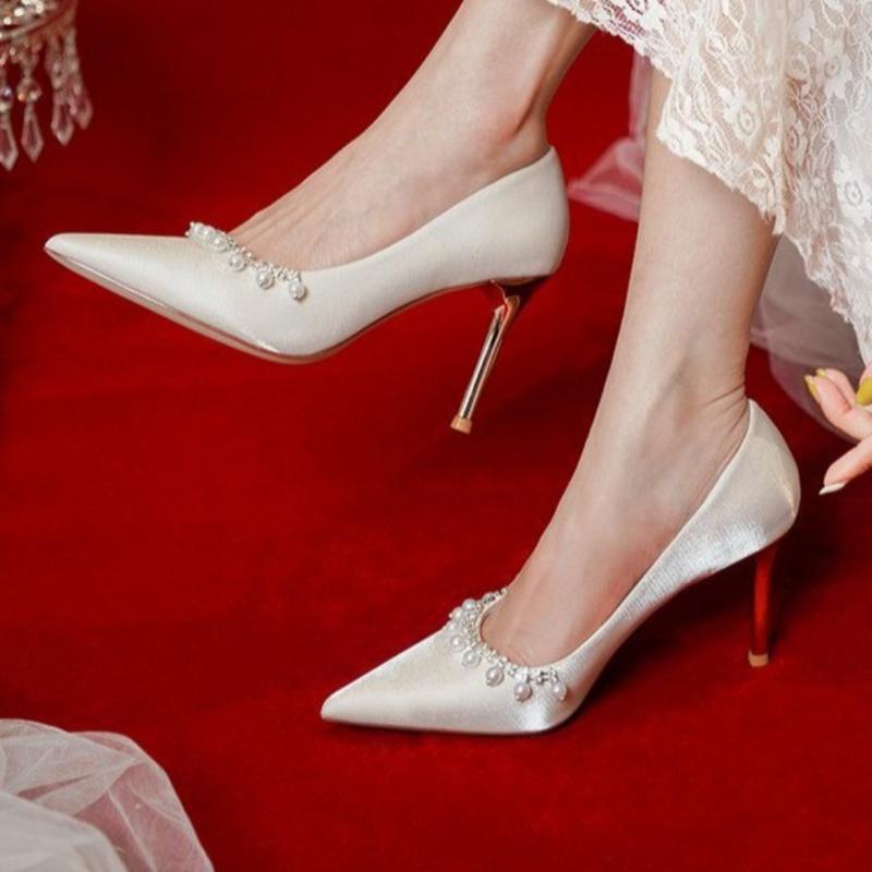Новая Мода Туфли Женские с Заостренным Носком Сатиновая Поверхность Свадебная Обувь для Свадьбы Белые Туфли на Высоком Каблуке для Женщин Вечерние Туфли на Каблуке