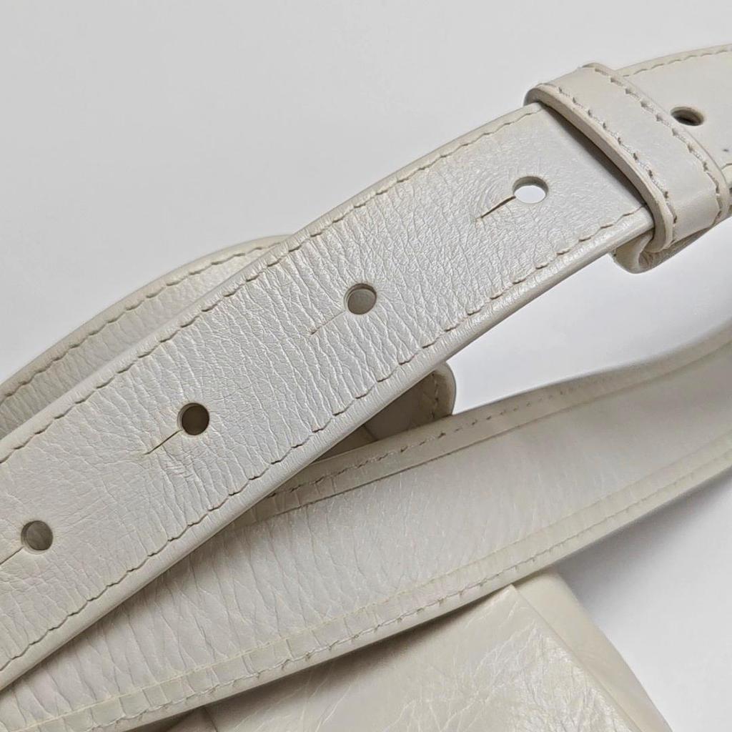 [Pre-Owned] Cassette Belt Intreccio Woven Magnetic Closure Leather Waist Bag Mini - Very Good #1HZMW4B