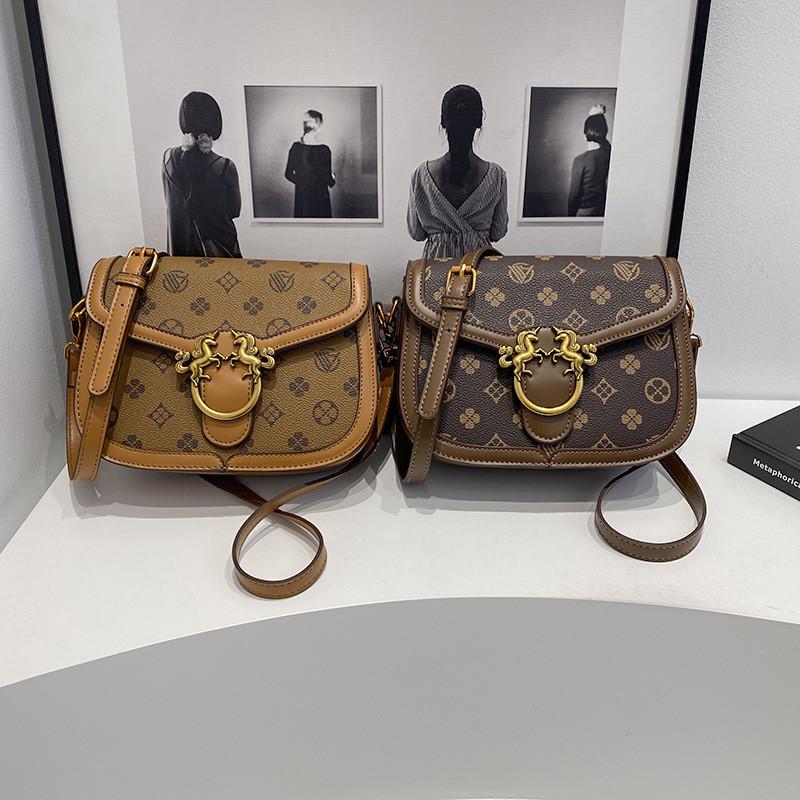 IELGY Fashion Retro All-Match Messenger Bag PU Texture Letter Printing Classy Small Square Bag