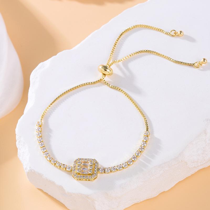 Регулируемый квадратный цирконовый браслет с цепочкой-когтем