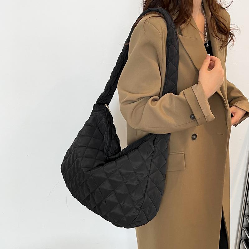 Trend Cloud Folds Large Bag Female Casual Personality Lightweight Large Capacity Dumpling Bag Crossbody Bag Commuter Bag