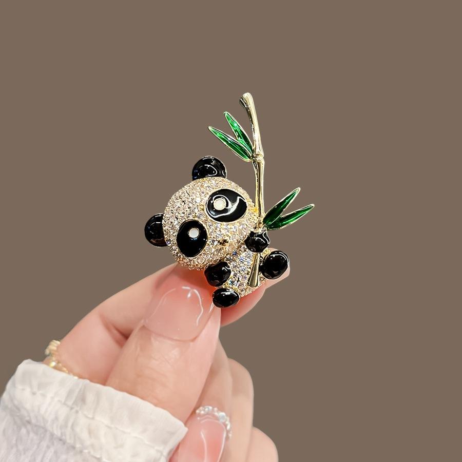 Горячая Распродажа Зоопарк Рука Подарочная Бамбуковая Панда Брошь Изготовленная На Заказ Изящная Модная Мультяшная Брошь с Животным Ювелирные Изделия PD2022