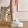 Туфли на платформе Muffin белые женские весна 2025 новые с небольшим увеличением высоты круглые носки на шнуровке повседневные спортивные туфли для серфинга