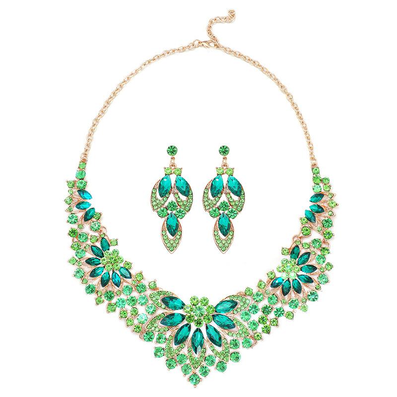 2026 Vintage Necklace Set Women 2 Piece Set Leaves Flower Exaggerated Luxury Jewelry New Bride Wedding Accessories