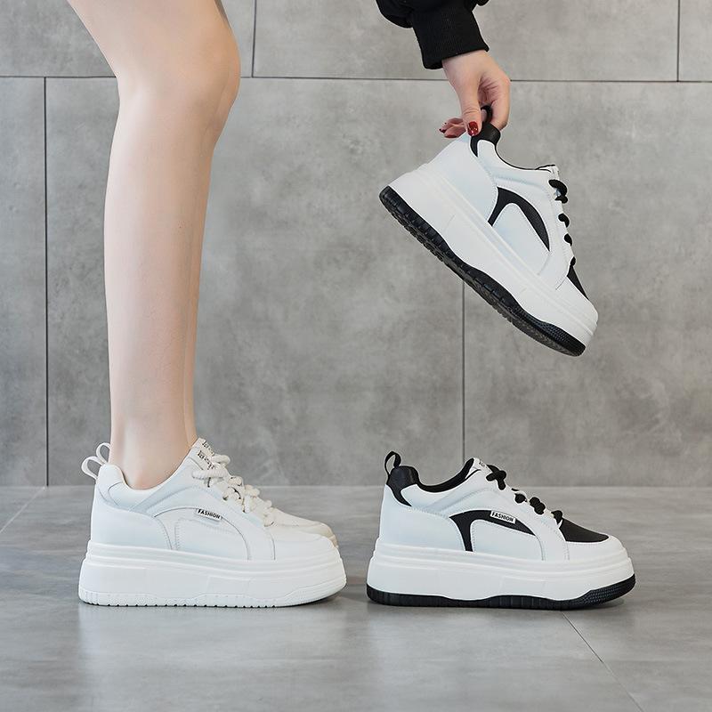 Маленькие белые туфли платформа черно-белые повседневные туфли женские 2025 весна новые универсальные панда спортивные бархатные маффины одинарные туфли