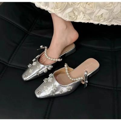 Мода 2024 Новые летние женские сандалии Обувь из натуральной кожи Флок+овчина Жемчужная цепочка Бант Задняя петля Заостренный носок Женская обувь