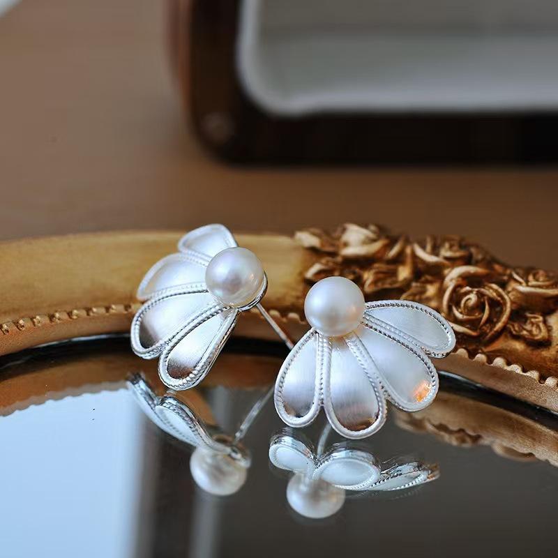 Пара серег-пусетов 'Жемчужные лепестки' для женщин, модная бижутерия в стиле легкой роскоши, минималистичные аксессуары, поддержка оптовой продажи