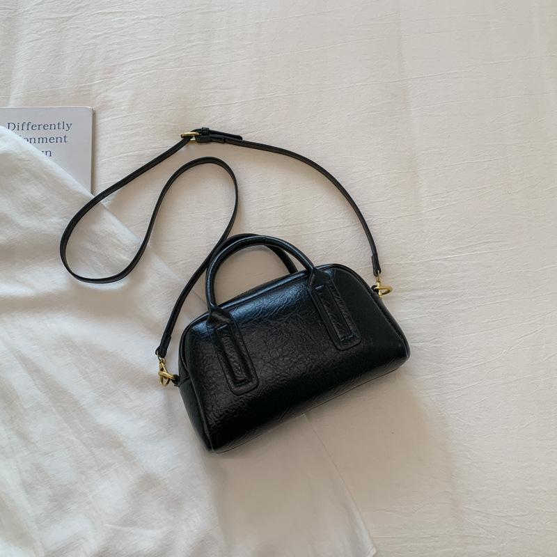 Ретро нишевый дизайн новая простая и изысканная сумочка модная и универсальная 2025 осень женская наплечная сумка-мессенджер