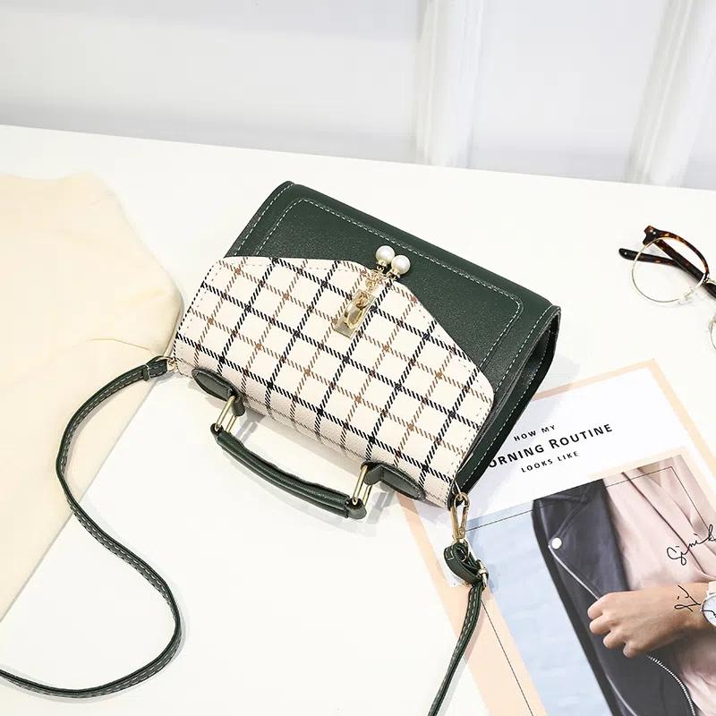 Autumn and Winter Korean Version of The Female Package Single Shoulder Crossbody Handbag Fashion Trend Small Square Bag Female Students Simple