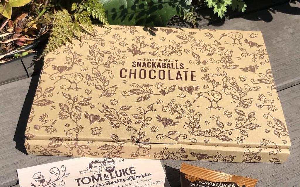 Tom & Luke Cookie Time Japan Закусочные шарики Tom & Luke 2 вида, ассорти в коробке (4 пакетика оригинального темного и темного клубничного) 1 коробка