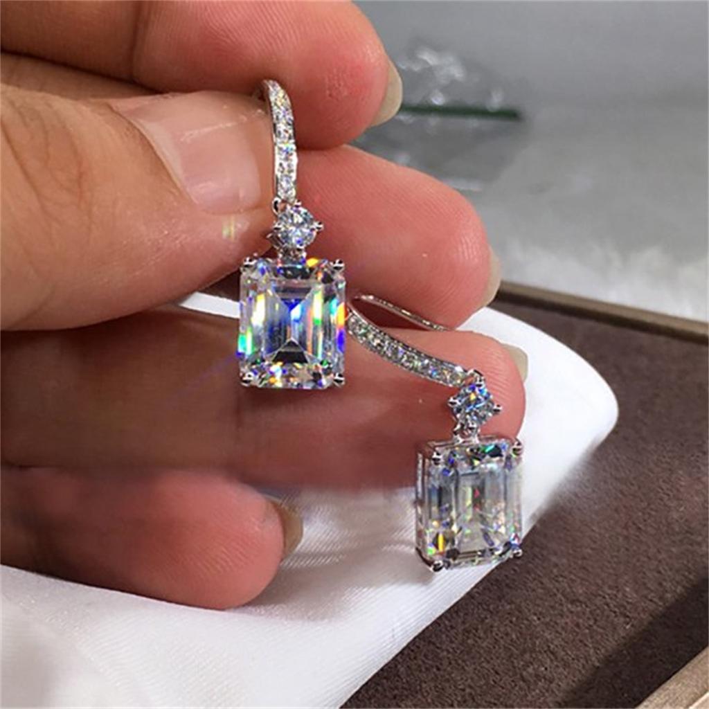 Изысканные женские серьги-капли из металла с бриллиантами и кристаллами