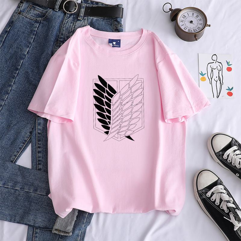 Футболка цвета карамели с логотипом Attack on Titan