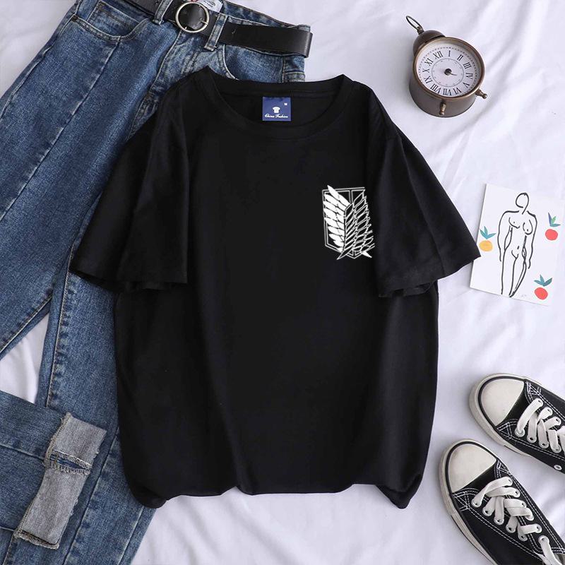 Футболка цвета карамели с логотипом Attack on Titan