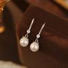 Серьги-крючки Under the Banyan Tree S925 Silver Pearl: Легкие роскошные серьги для утонченных женщин