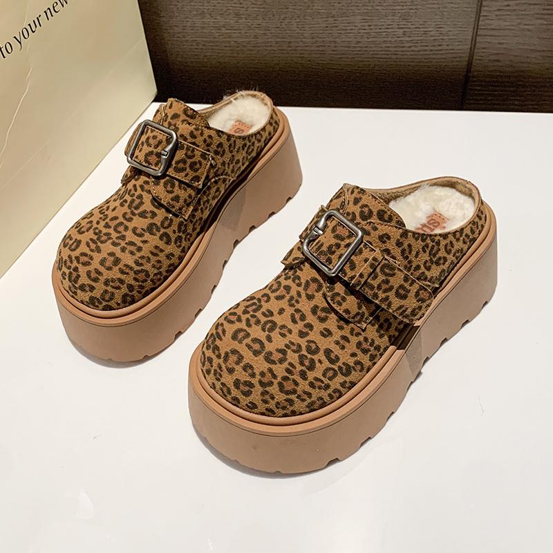 Леопардовые балетки женские мюли на платформе замшевые тапочки зимние плюшевые хлопковые туфли на высоком каблуке шлепанцы трендовые туфли с открытой пяткой Zapatos Mujer