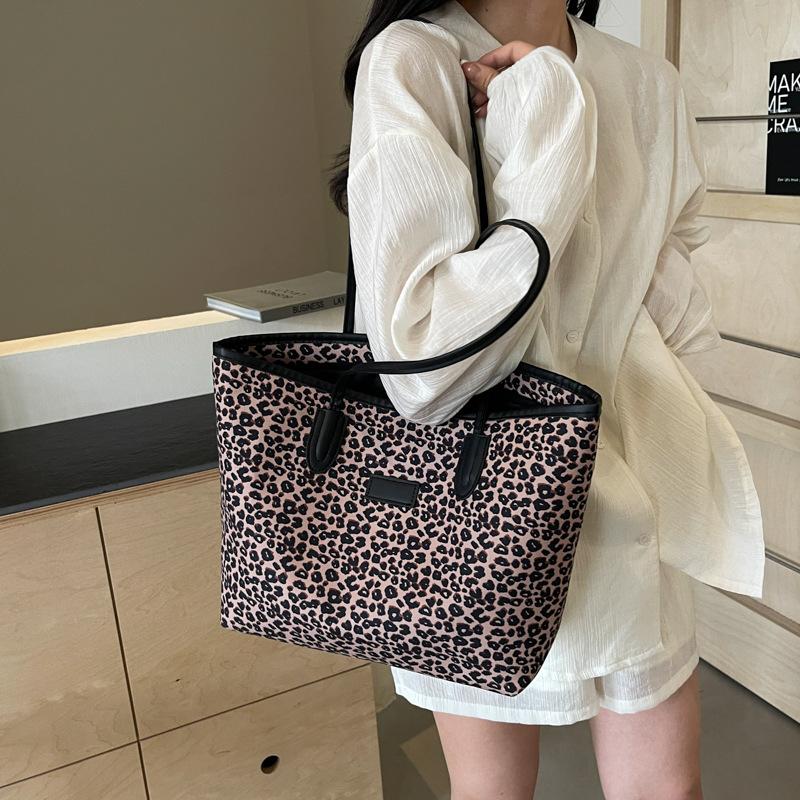 Leopard Print Bag Women's 2025 New Model, Popular This Year, Large-capacity Tote Bag, Foreign Style Splicing, Single Shoulder Class Commuter Bag