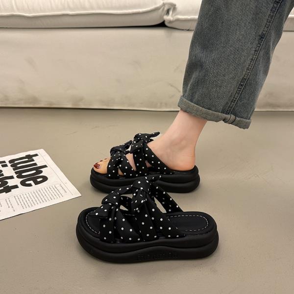 Модные тапочки Повседневная пляжная обувь Шлепанцы на платформе Женские роскошные сабо 2025 Модная обувь Летние клоги Женские тапочки Sli