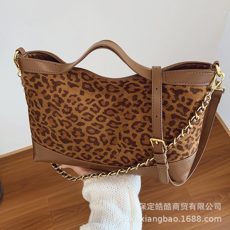 Сумка большой вместимости женская 2025 новая трендовая легкая роскошная нишевая высококлассная на одно плечо подмышечная сумка Maillard сумка-мессенджер