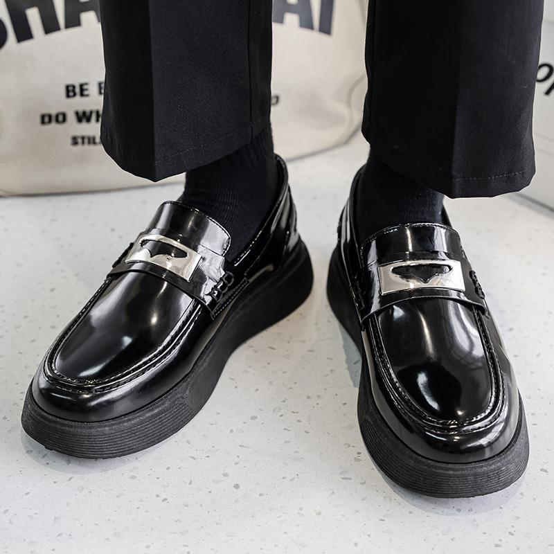 Модные повседневные лоферы слипоны для мужчин, блестящие кожаные туфли, модные туфли для свадебной вечеринки, модные дизайнерские деловые туфли-лоферы для мужчин, новинка 2025