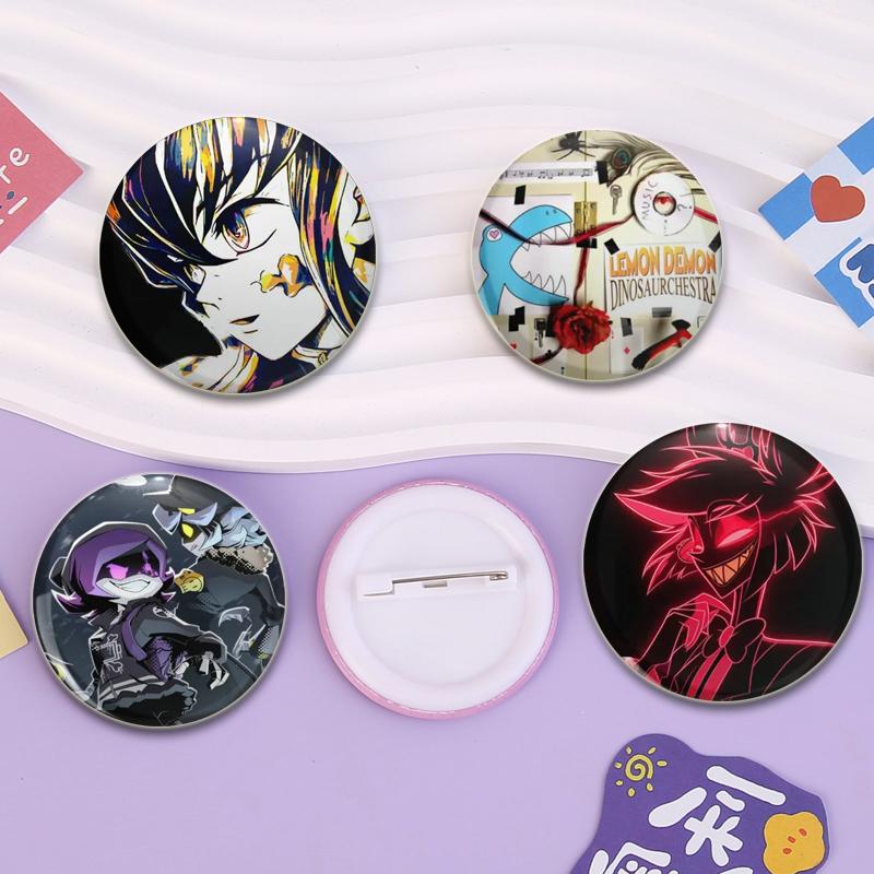 32/44/58 мм милые значки аниме-сериала забавный значок кота енота интересные мультяшные животные броши рюкзак одежда подарок аксессуар