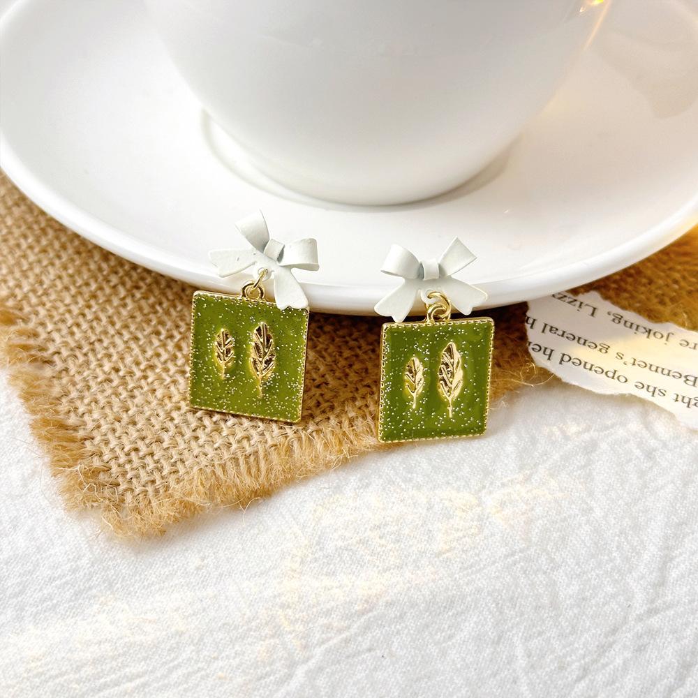 Light Luxury Exquisite Micro-inlaid Zircon Flower Earrings Elegant High-end Pearl Stud Earrings Niche Design Temperament Earrings