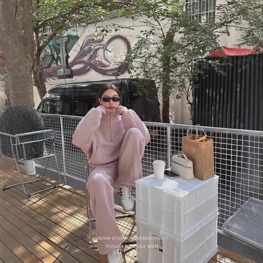 Женский повседневный спортивный костюм осень-зима 2024: Комплект из двух предметов: свободная короткая куртка и широкие брюки