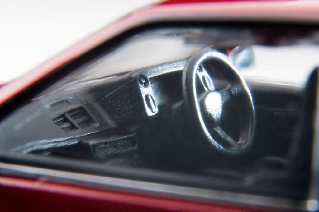 Tomytec Tomica Limited Vintage Neo 1/64 Scale LV-N304a Toyota Corolla Levin 2-Door GT-APEX 1985 Red/Black Finished Model