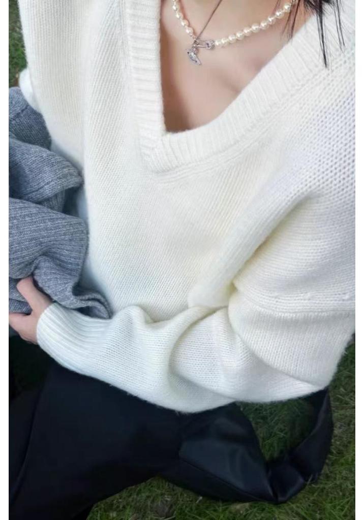 2024 Autumn/Winter Women's V-Neck Pure Wool Sweater - Loose Fit, Versatile, Slimming Knit Top