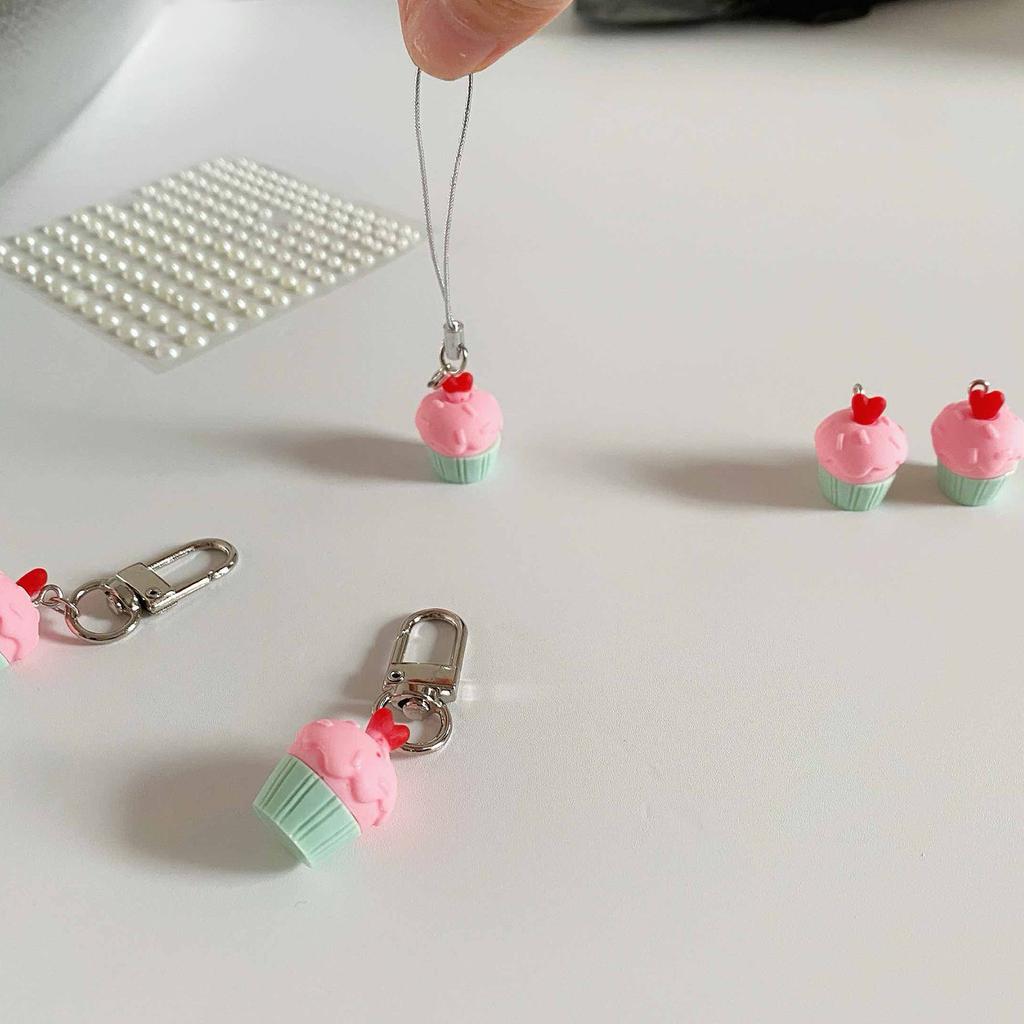 Sweet Cake Charm Keychain Fashion Resin Bag Pendant for Women and Girls Unique Keyring Handbag Decoration Accessory