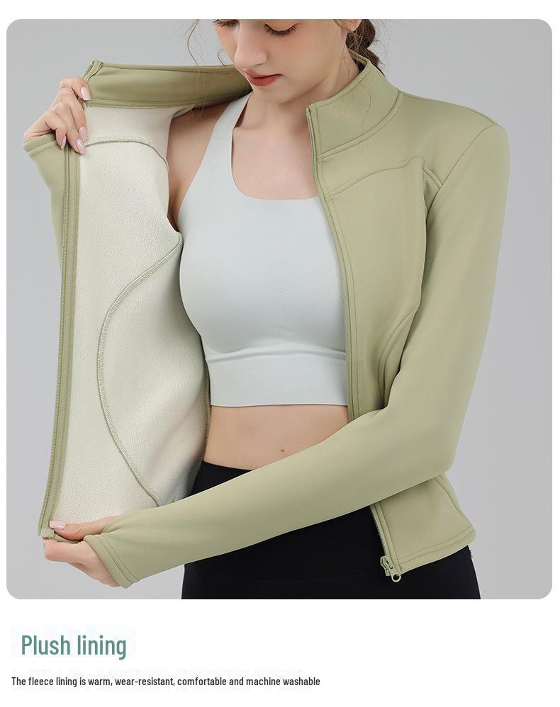 Куртка для зимних видов спорта с подкладкой из бархата, воротником-стойкой и застежкой-молнией по всей длине