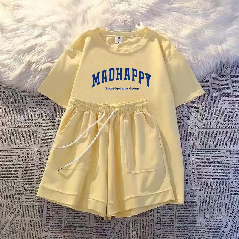 Женский повседневный спортивный костюм-двойка 2025: Свободный топ с коротким рукавом и шорты для лета