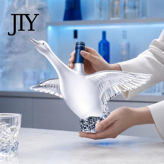 Sculpted Animal Bottle Goose Bird Shape Whiskey Decanter, 3D Glass Liquor Spirits Display Container for Bar Display, 350ml Art Wine Dispenser