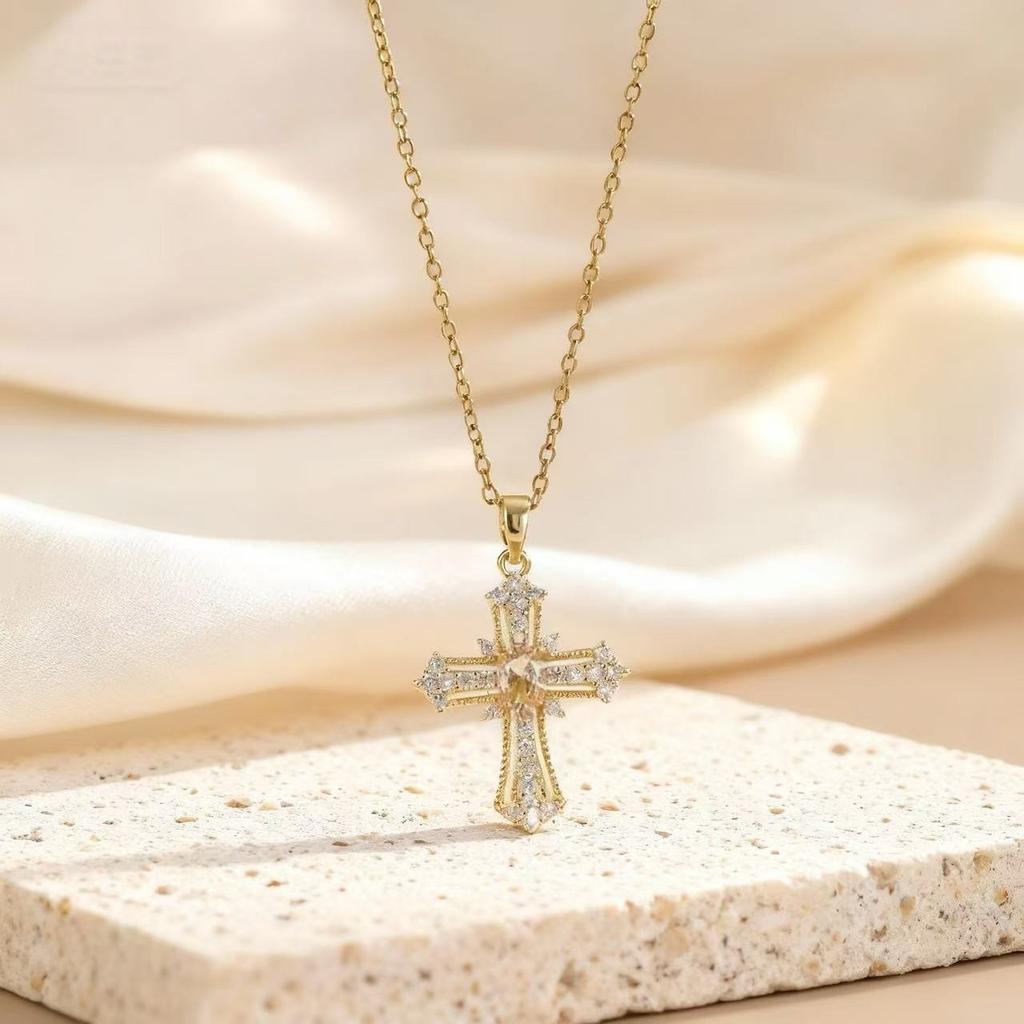 Necklace Copper Gold-plated Full Diamond Retro Light Luxury High-end Titanium Steel Chain Does Not Fade Jewelry Women