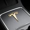 Премиальная Металлическая Наклейка Логотип Автомобиля Tesla 3D Эмблема Значок Декаль Декор Кузова Крыла Багажника Автомобиля для Всех Моделей Tesla