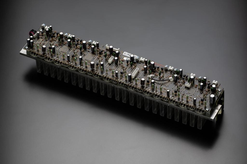 MARANTZ CINEMA 70s Тонкий AV-ресивер объемного звучания 8K Ultra eARC Gold 7.2ch HD, HDR10+, совместимый/Серебристый CINEMA70S/FN